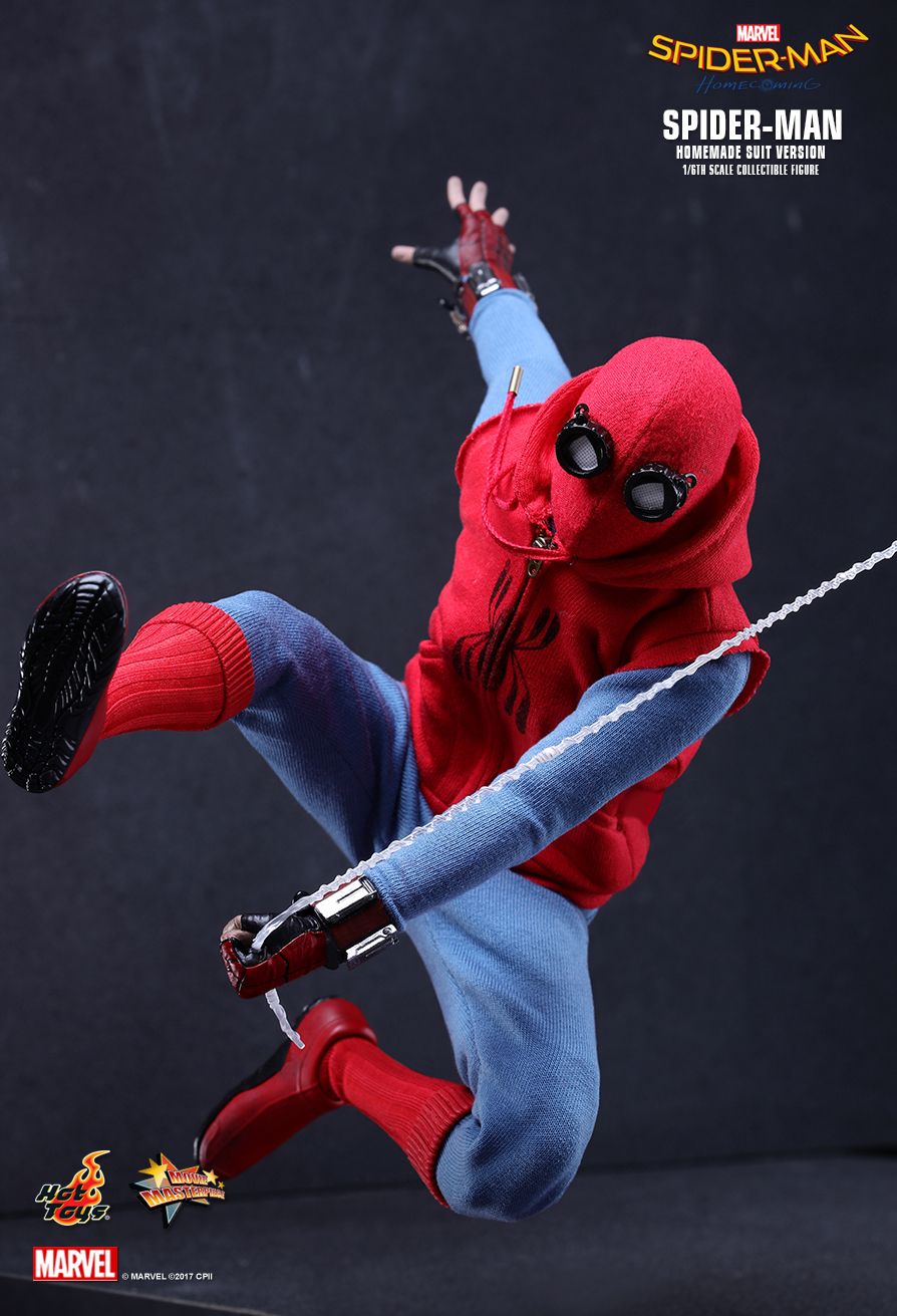 Spider-Man (Homemade Suit Version)  Sixth Scale Figure by Hot Toys